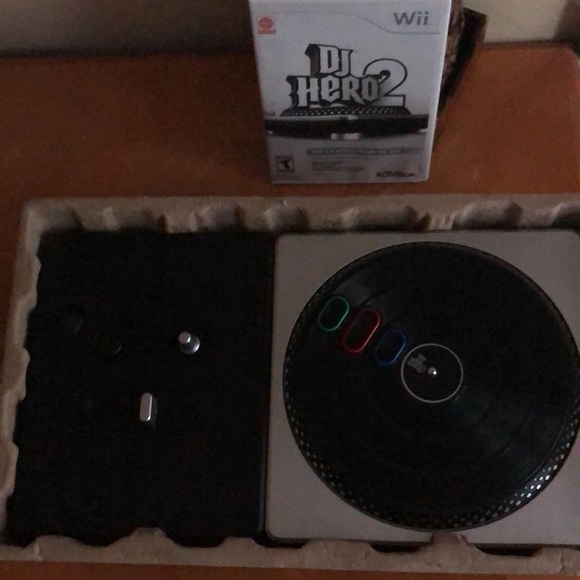 WII “DJ Hero2” is dated, but plays just fine,although it has been safely stored! - Picture 5 of 8